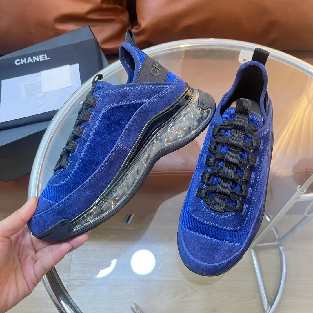 👟👟Ex-factory price 600👟👟 [Long-term supply of high-end versions] ⚠️Note: This model has many colors and the market has a complete range of colors. Welcome to consult ~ chanel Chanel Xiaoxiang casual sports shoes for couples and dad shoes for couples. The original version of the counter is 1:1, each color is accurately matched, and the internal standard is coded. ❣️Fabric material: original imported cow down + imported fabric, ❣️Inner material: imported breathable velvet, ❣️Outsole material: Original 1:1 mold opening, 3 layers of TPU ❣️Number of sizes: Women's 35-42 Men's 39-46 (Men's ➕10) Couple's version (with full set of high-end packaging)